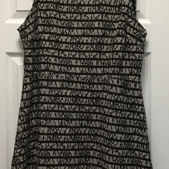 Never worn with tags Dress black and white - Picture 3 of 9